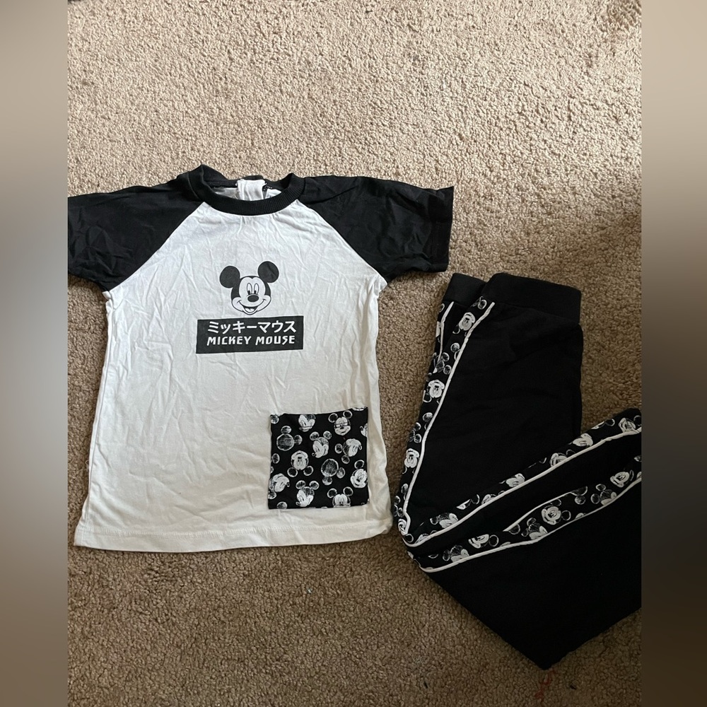 Set of t-shirt with pants